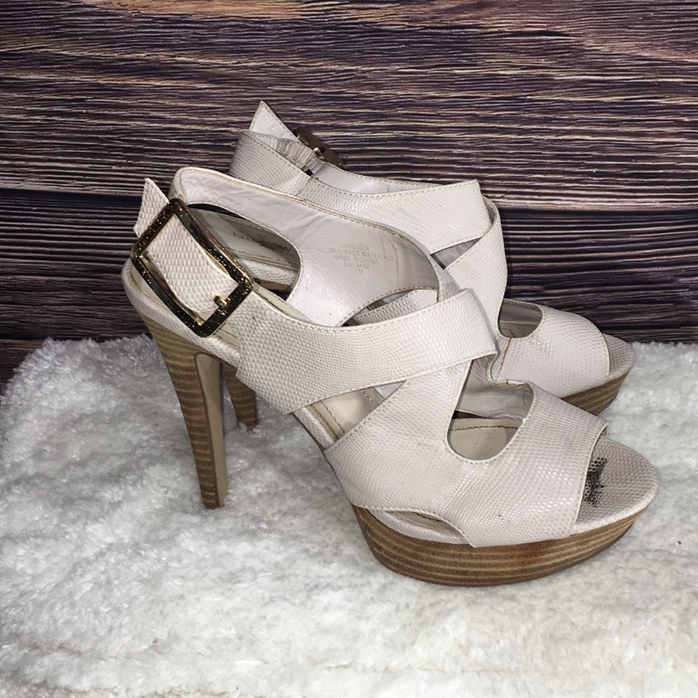 Nine West beige croc heels 6.5M